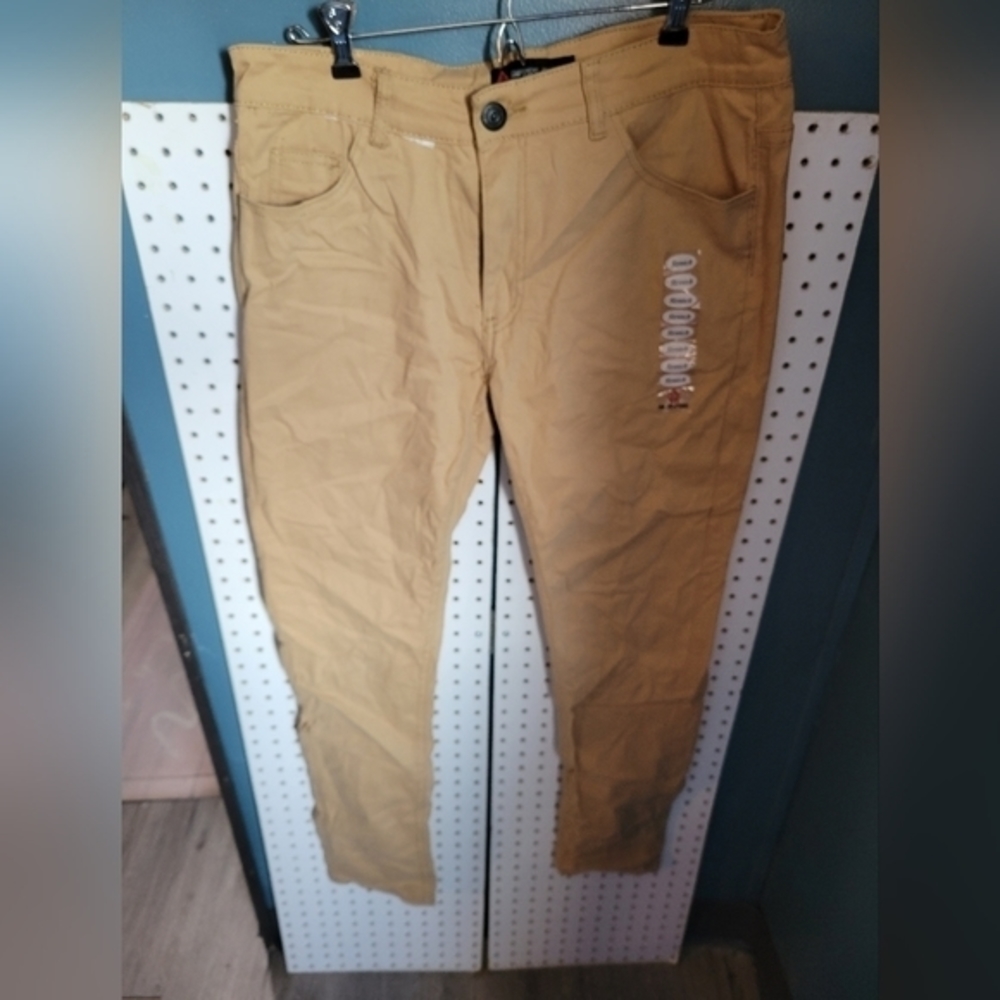 Swiss Cross NWOT size 32 x 32‎ skinny fit khaki pants